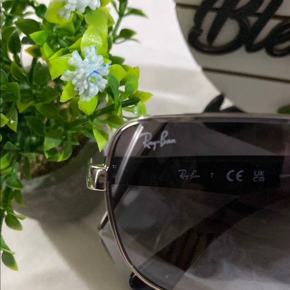 Ray-Ban Sunglasses with Case - Picture 4 of 4
